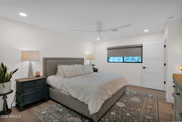 4834 E EARLL Drive E, Phoenix, AZ 85018