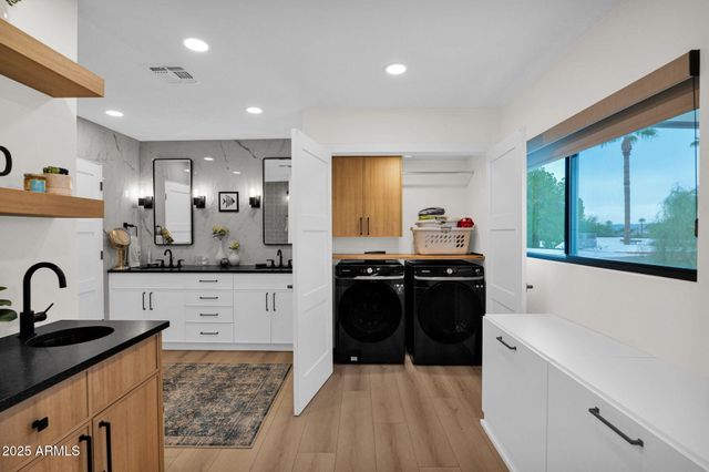 4834 E EARLL Drive E, Phoenix, AZ 85018