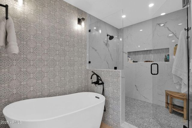 4834 E EARLL Drive E, Phoenix, AZ 85018