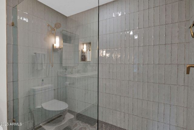 4834 E EARLL Drive E, Phoenix, AZ 85018