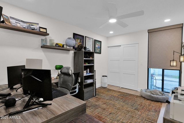 4834 E EARLL Drive E, Phoenix, AZ 85018