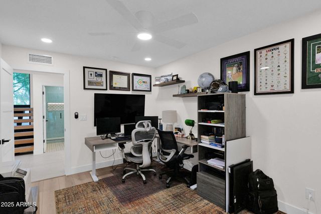 4834 E EARLL Drive E, Phoenix, AZ 85018