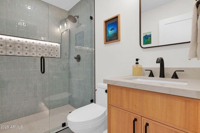 4834 E EARLL Drive E, Phoenix, AZ 85018