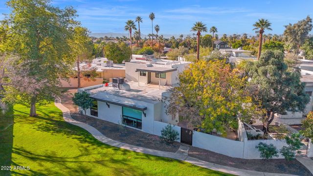 4834 E EARLL Drive E, Phoenix, AZ 85018