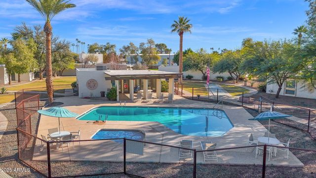 4834 E EARLL Drive E, Phoenix, AZ 85018