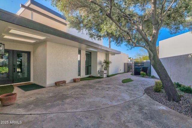 4834 E EARLL Drive E, Phoenix, AZ 85018