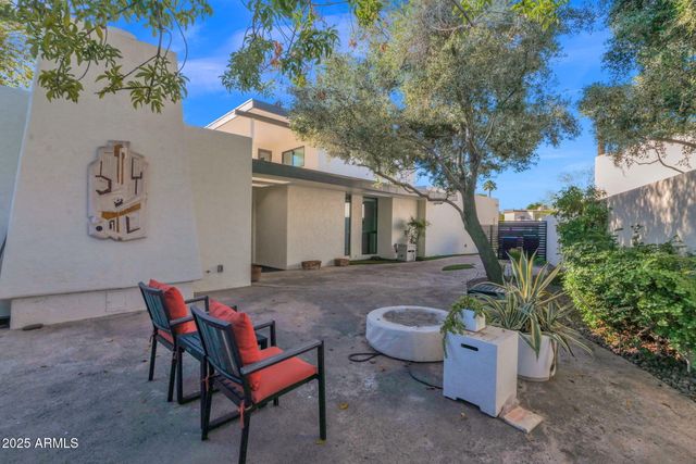 4834 E EARLL Drive E, Phoenix, AZ 85018