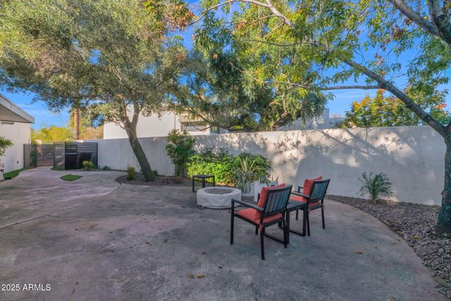 4834 E EARLL Drive E, Phoenix, AZ 85018