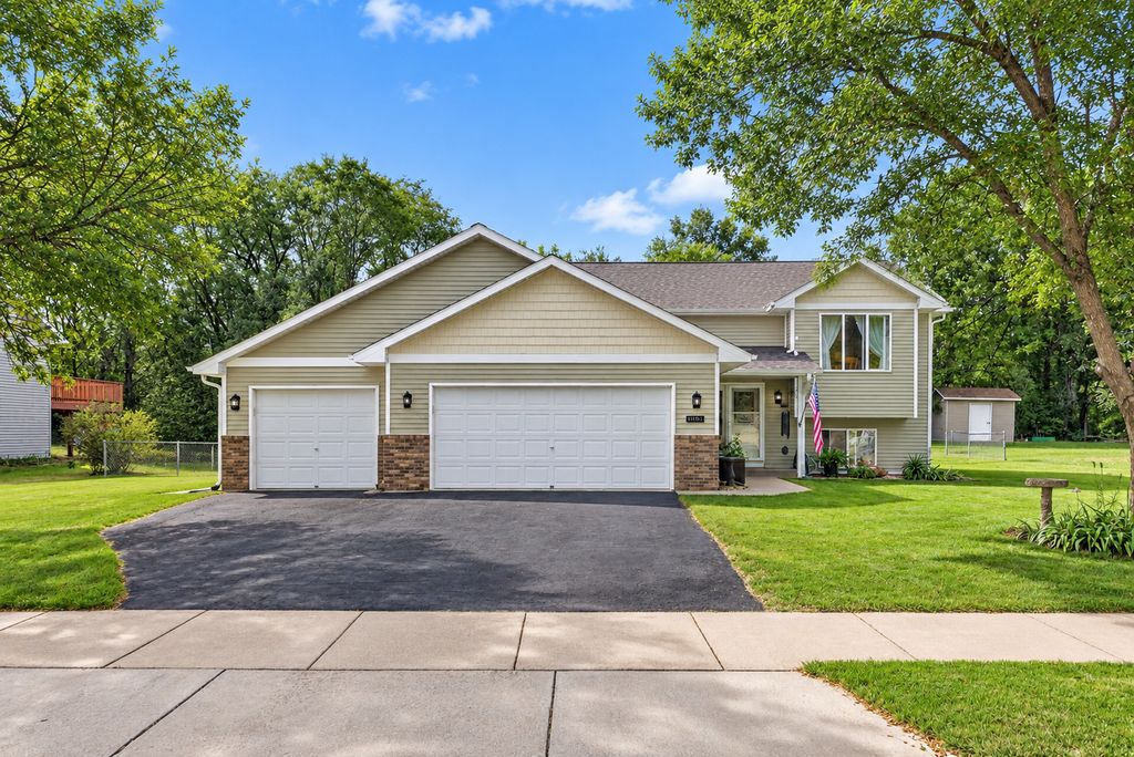 11182 Woods Edge Avenue, Becker, MN 55308