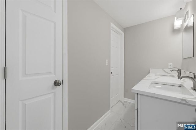 341 Diamond Bridge Avenue 2, Hawthorne, NJ 07506