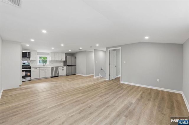 341 Diamond Bridge Avenue 2, Hawthorne, NJ 07506