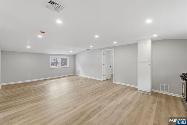 341 Diamond Bridge Avenue 2, Hawthorne, NJ 07506