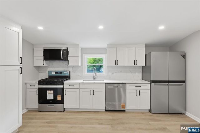 341 Diamond Bridge Avenue 2, Hawthorne, NJ 07506