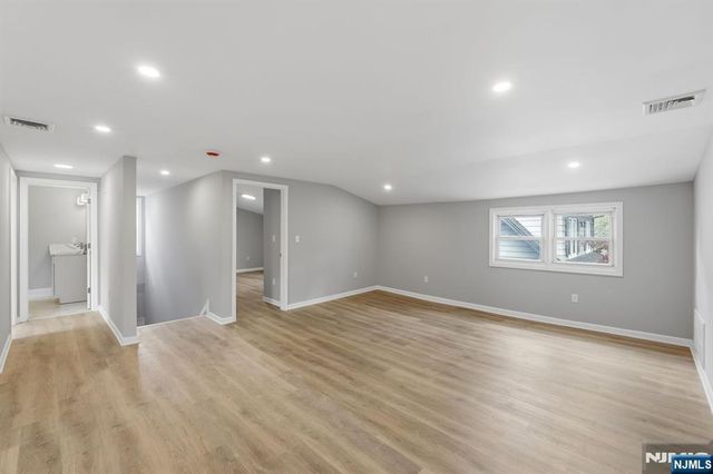 341 Diamond Bridge Avenue 2, Hawthorne, NJ 07506