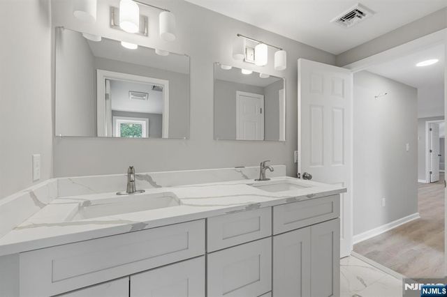 341 Diamond Bridge Avenue 2, Hawthorne, NJ 07506