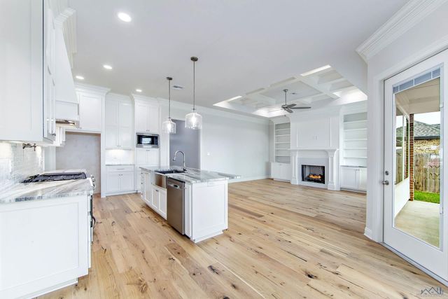 351 Ravensaide Drive, Houma, LA 70360