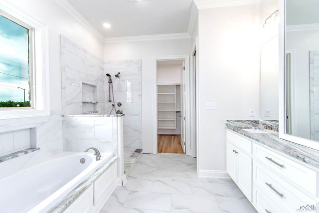 351 Ravensaide Drive, Houma, LA 70360