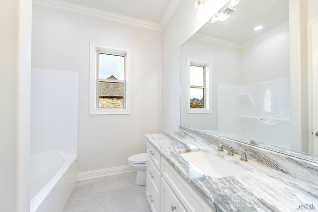 351 Ravensaide Drive, Houma, LA 70360