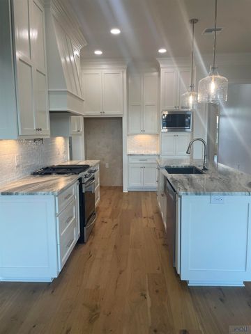 351 Ravensaide Drive, Houma, LA 70360