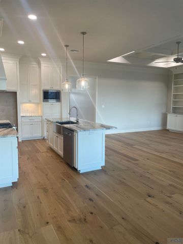 351 Ravensaide Drive, Houma, LA 70360