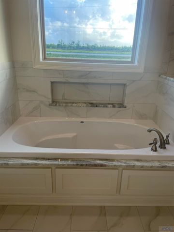 351 Ravensaide Drive, Houma, LA 70360