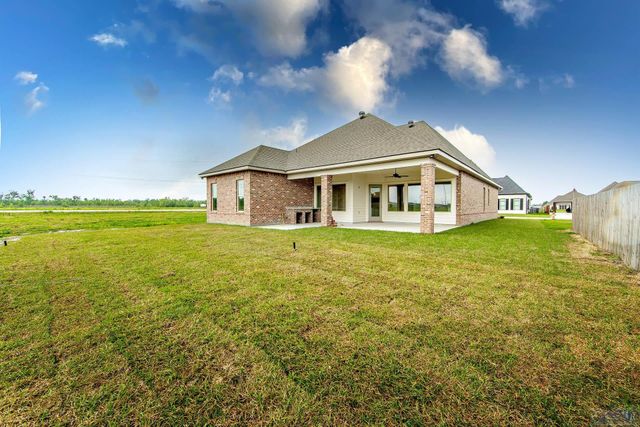 351 Ravensaide Drive, Houma, LA 70360