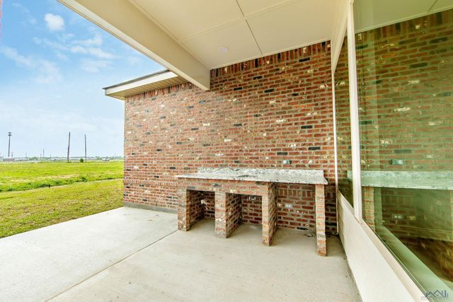 351 Ravensaide Drive, Houma, LA 70360