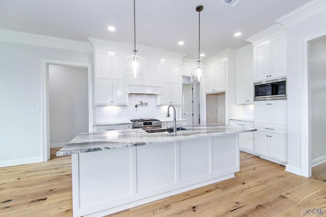 351 Ravensaide Drive, Houma, LA 70360