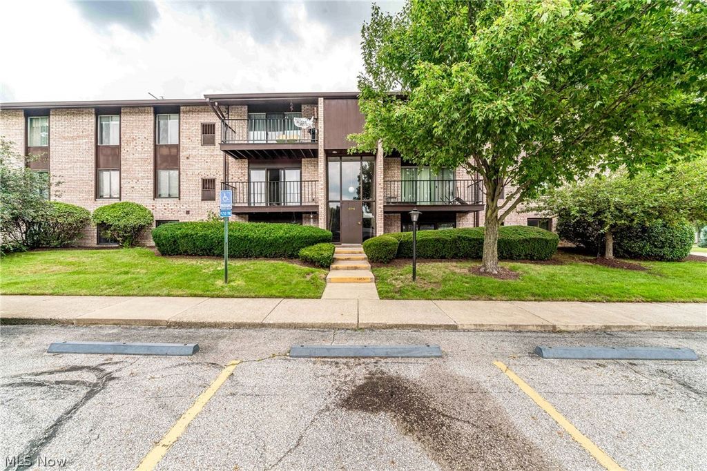 16340 Heather Lane, Middleburg Heights, OH 44130
