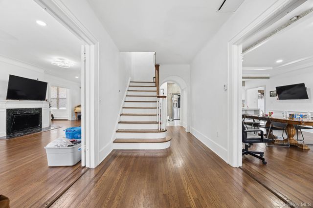 191 Cathedral Avenue, Hempstead, NY 11550