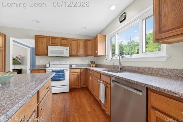 3736 Highlander Way W, Pittsfield Charter Township, MI 48108