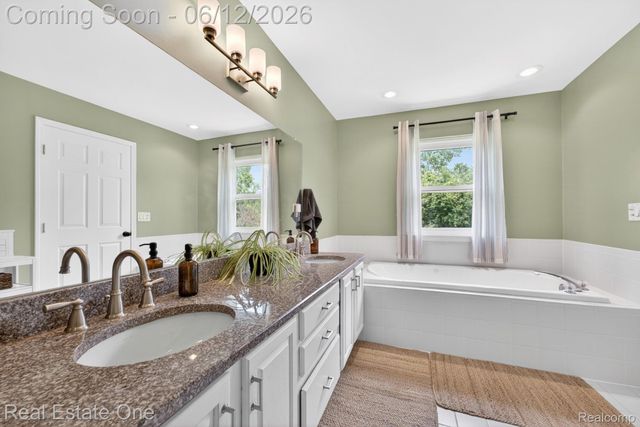 3736 Highlander Way W, Pittsfield Charter Township, MI 48108