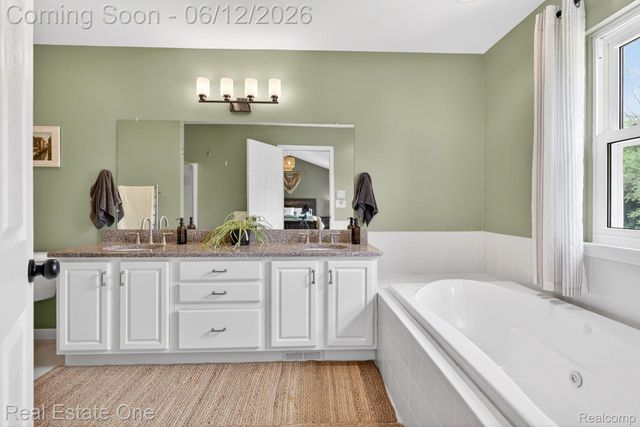 3736 Highlander Way W, Pittsfield Charter Township, MI 48108