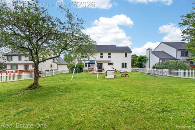3736 Highlander Way W, Pittsfield Charter Township, MI 48108