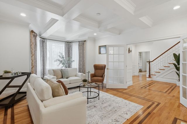 340 S Main St, Andover, MA 01810