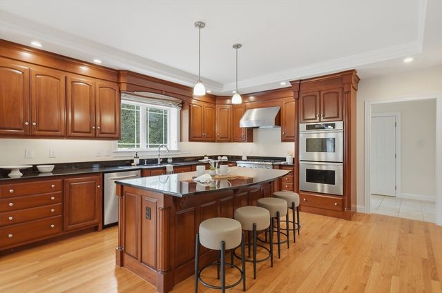 340 S Main St, Andover, MA 01810