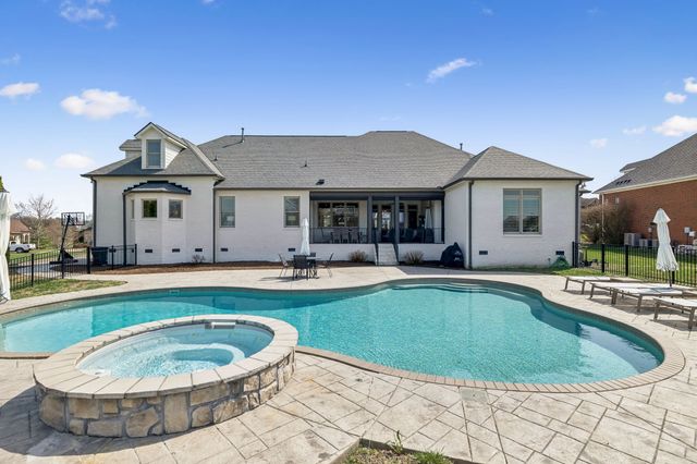 121 Tattnall Ct, Gallatin, TN 37066