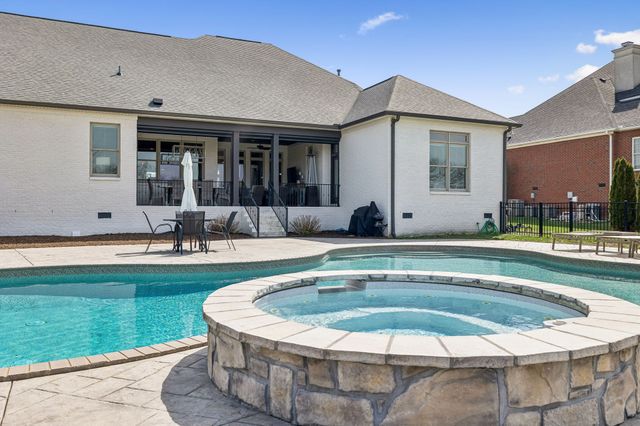 121 Tattnall Ct, Gallatin, TN 37066