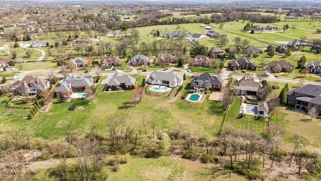 121 Tattnall Ct, Gallatin, TN 37066