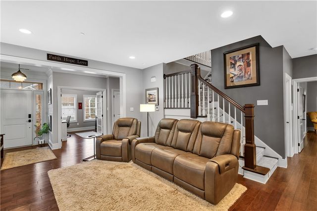 709 Crosswinds Dr, Peters Twp, PA 15317