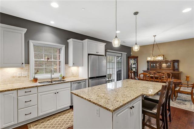 709 Crosswinds Dr, Peters Twp, PA 15317