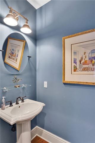 709 Crosswinds Dr, Peters Twp, PA 15317