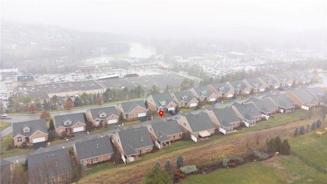 709 Crosswinds Dr, Peters Twp, PA 15317