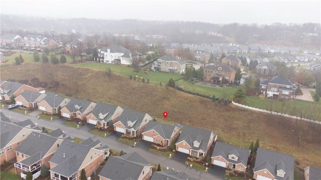 709 Crosswinds Dr, Peters Twp, PA 15317