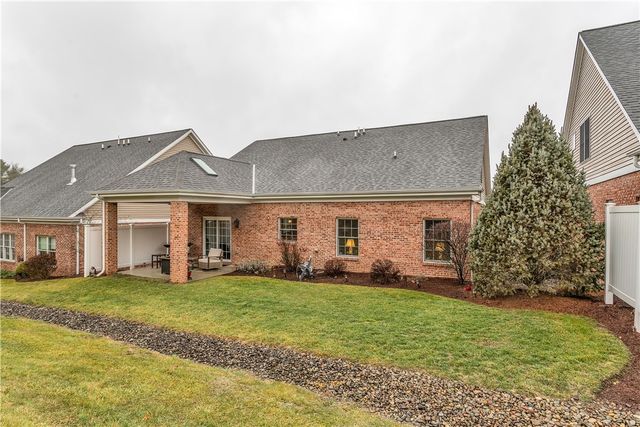 709 Crosswinds Dr, Peters Twp, PA 15317