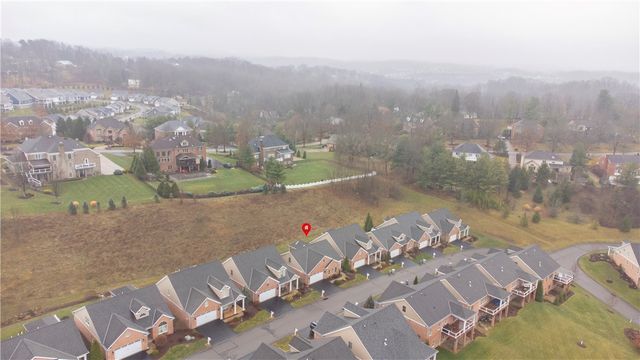 709 Crosswinds Dr, Peters Twp, PA 15317