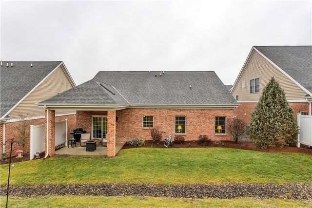 709 Crosswinds Dr, Peters Twp, PA 15317