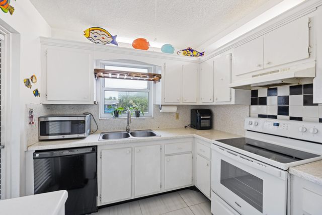 1200 Hibiscus Avenue 201, Pompano Beach, FL 33062