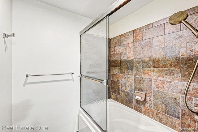 2141 Michele Drive, Troy, MI 48085