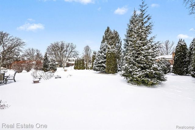 2141 Michele Drive, Troy, MI 48085